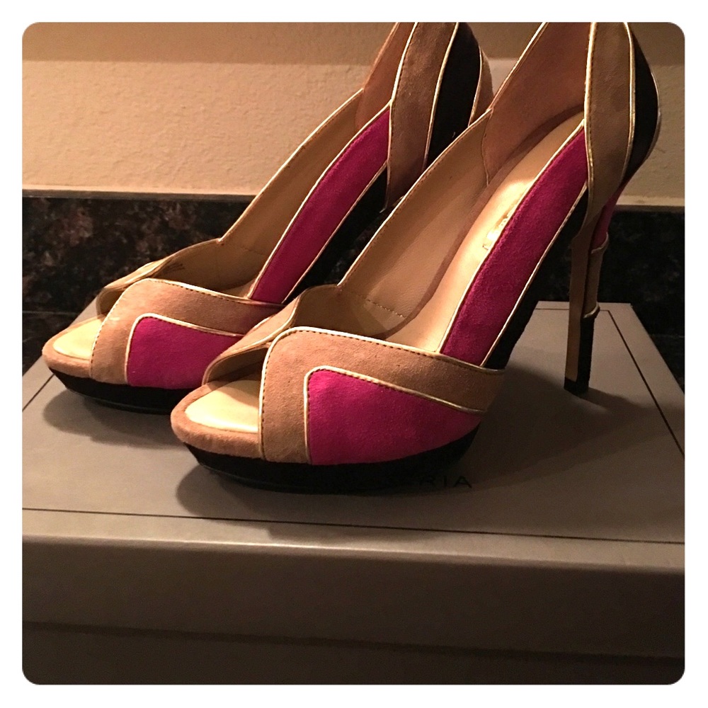 BCBG MAXAZRIA Linden High Heel Shoes